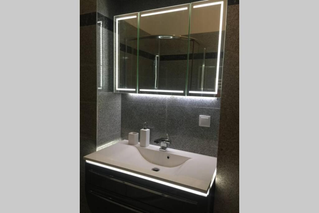וינה New Cozy Apartment, Top Location, 12 Min To Center מראה חיצוני תמונה